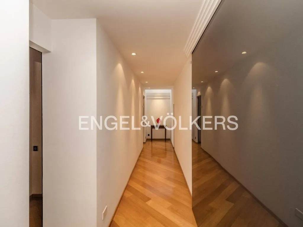 Esik - Luxury Villa with Pool in Lipomo, Lombardy