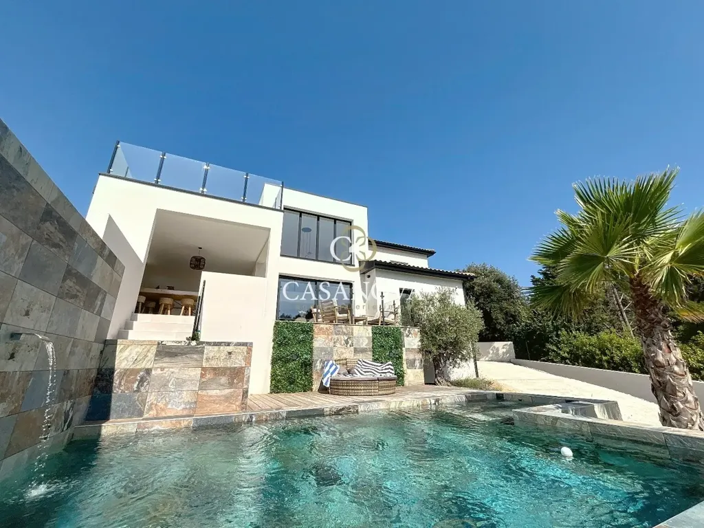 Piscine - Villa Contemporaine avec Vue Panoramique à Clermont-l'Hérault