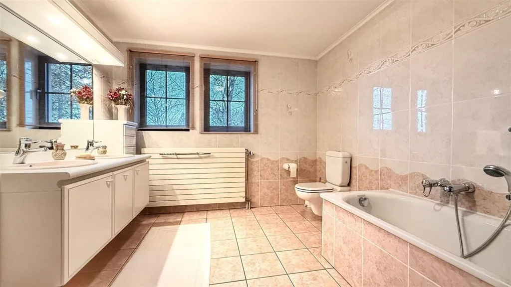 Salles de bain - Villa Élégante avec Terrasse de 40 m² en Hautes Fagnes