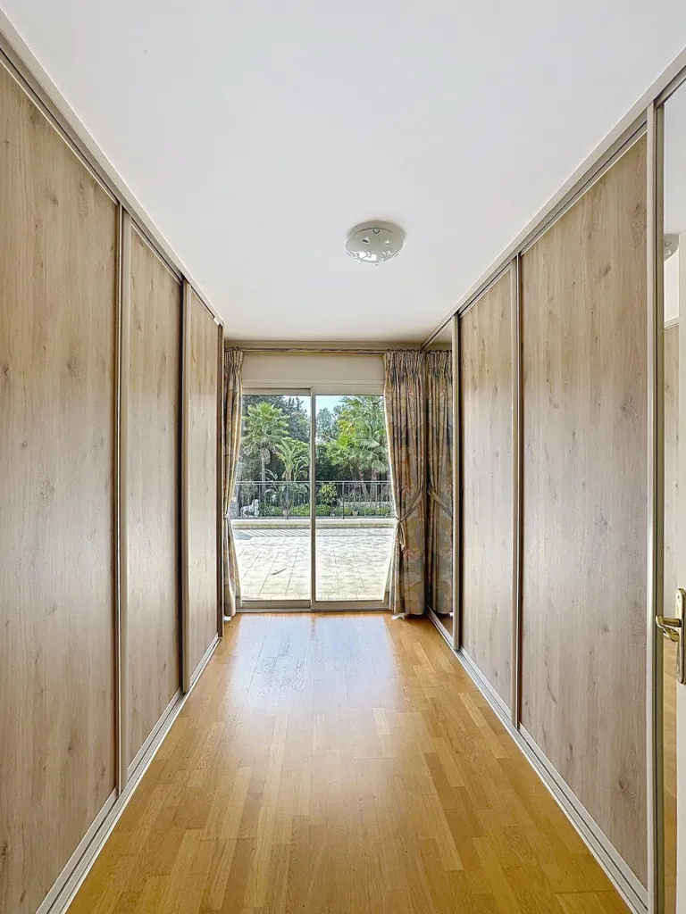 Pièces - Villa Récemment Construite avec Piscine à Mougins