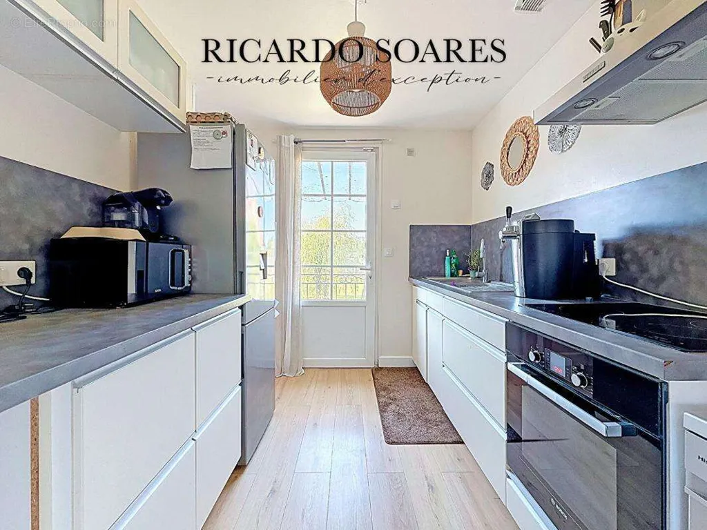 Cucina - House with Large Garden in Estrées-Saint-Denis
