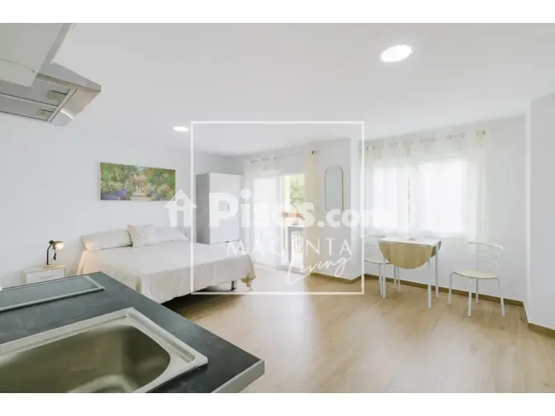Magamistoad - Bright Studio with Balcony in Murillo Street