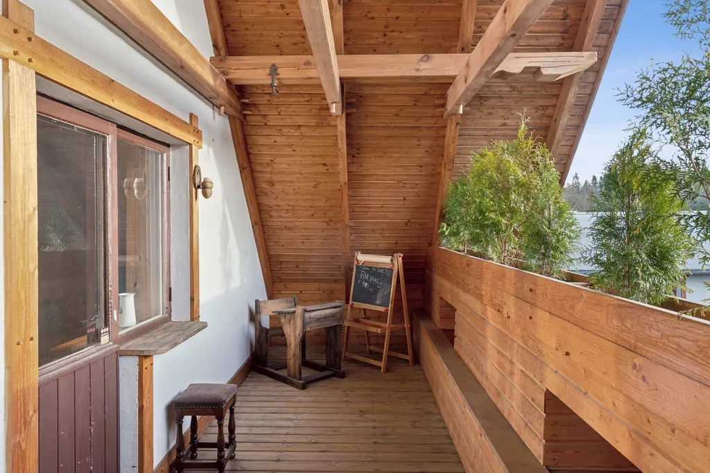 Terrasse - Commercial Property with Workshop in Värsjö