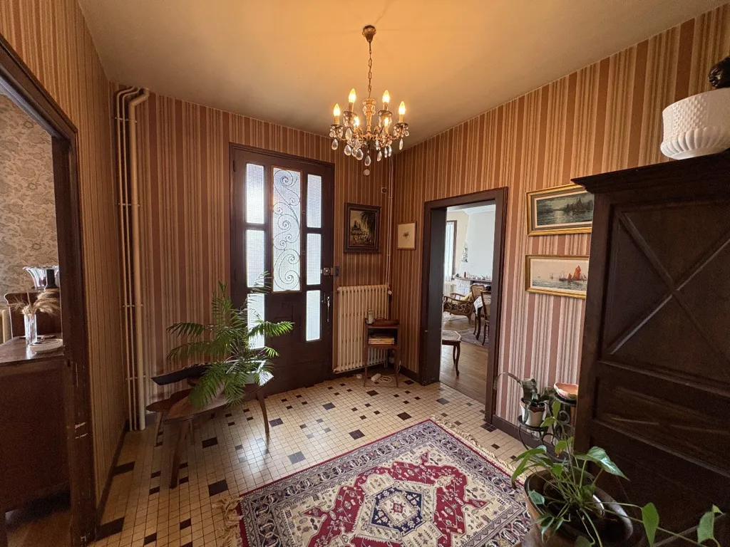 Esik - Modernist House with Lift in Objats Centre