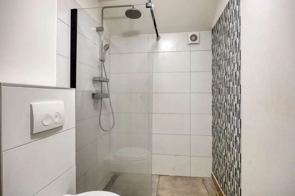 Bagni - Corner House with Garden in Eindhoven