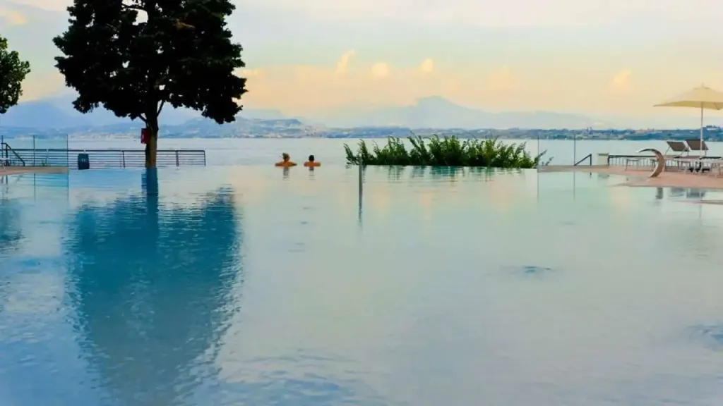 Piscine - Quadrilocale with Private Garden in Sirmione