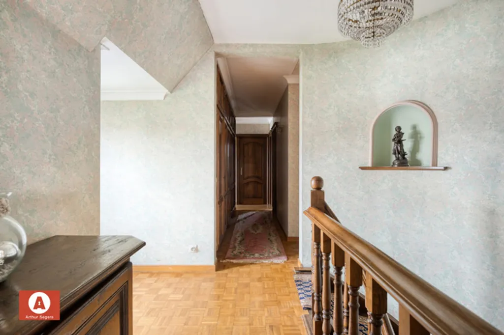 Esik - Spacious Villa with South-East View in Opstal