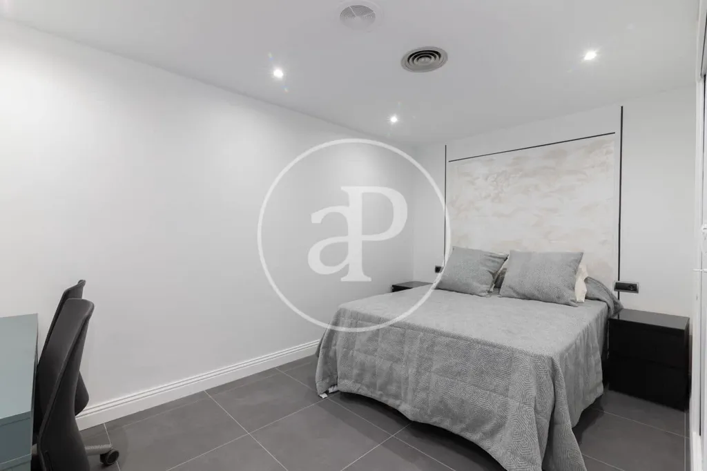 Magamistoad - Modernised Attic Apartment with Terrace in Eixample Dreta