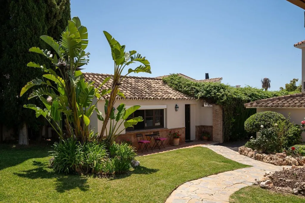 Jardin - Detached Villa with Private Pool in Río Real, Marbella