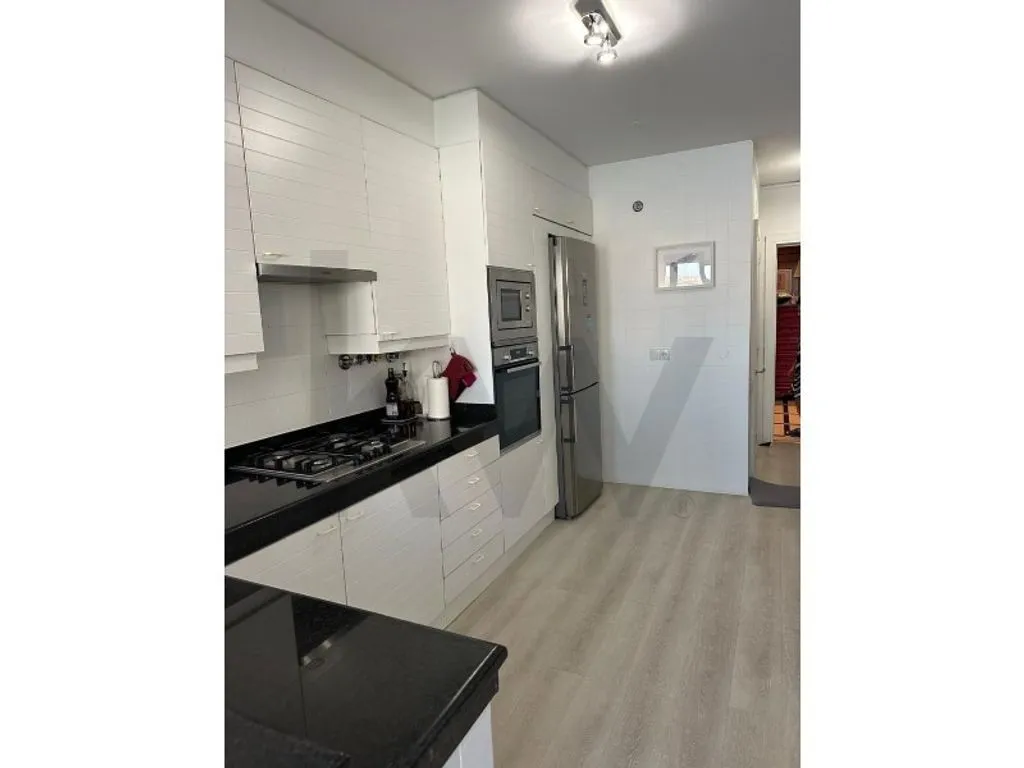 Kitchen - Luxury Flat with Central Heating in Lisbon