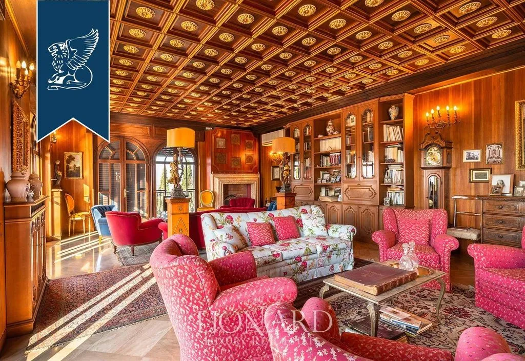 Bureau - Luxury Villa with Pool and Park in Verona