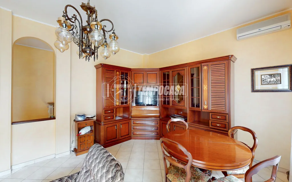 Dining Room - Four-Room Apartment with Balcony in Paullo