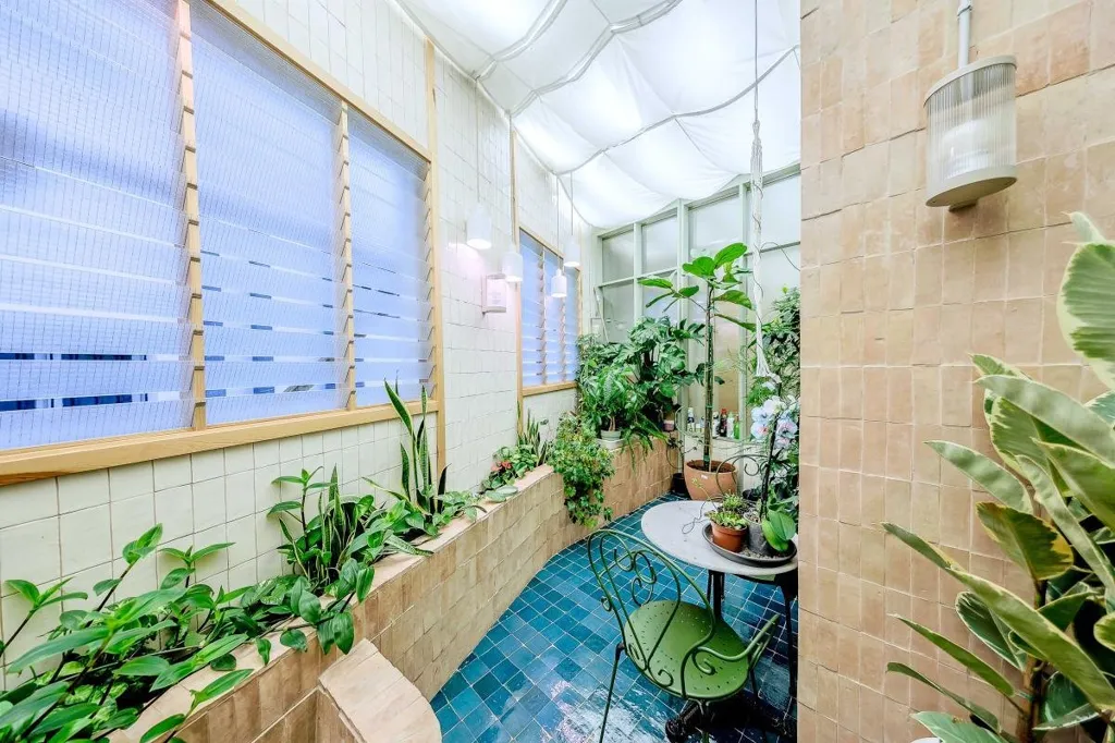 Aed - Luxury Apartment with Interior Garden in Madrid