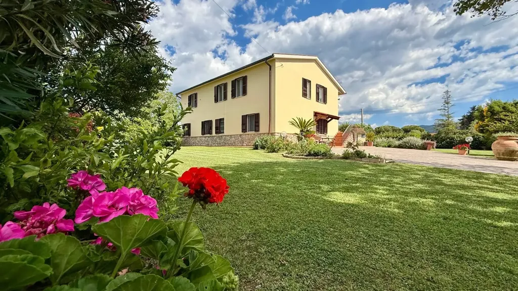 Aed - Rustic Casale with Olive Grove near Orbetello