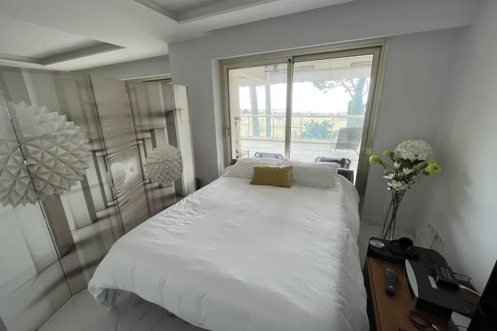 Bedrooms - 3-Piece Apartment with Sea View in Le Cannet