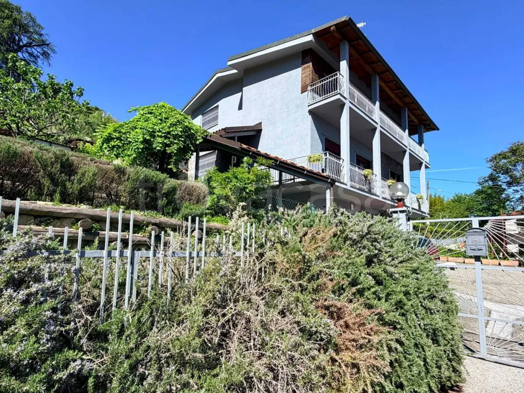 Esterno - Restored Villa with Garden in Bra