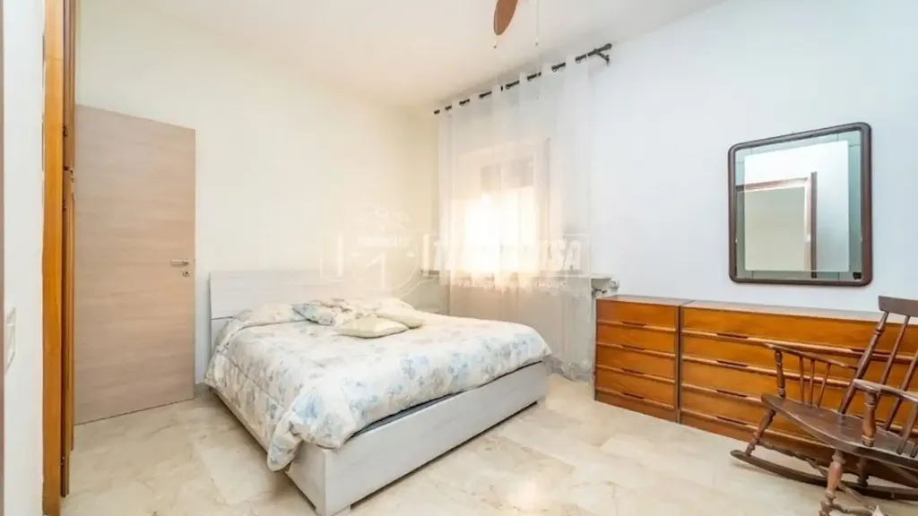 Bedrooms - Three-Bedroom Flat with Garden in Seriate