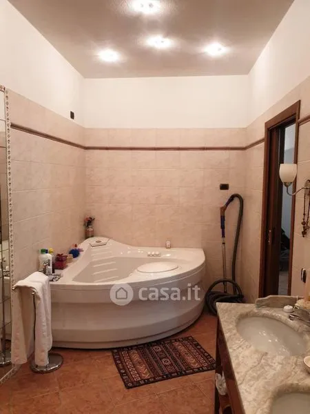 Bathrooms - Significant Villa with Terrace in Viadana Centre