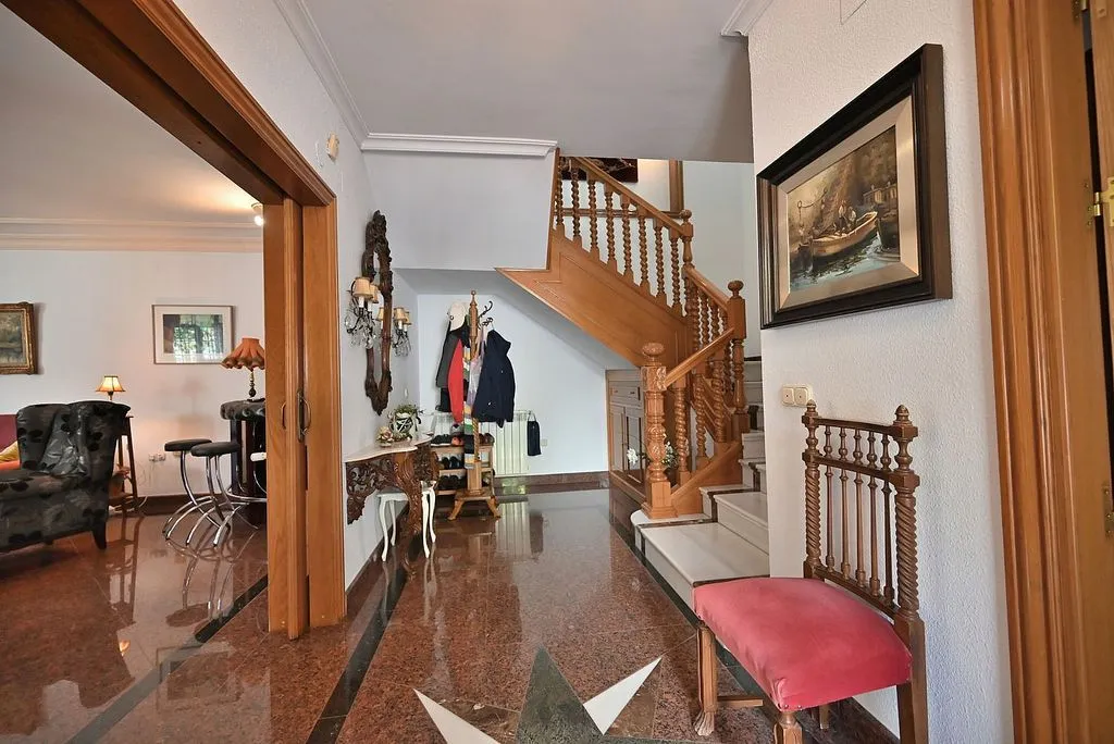 Esik - Corner Townhouse with Private Terrace in Fuengirola
