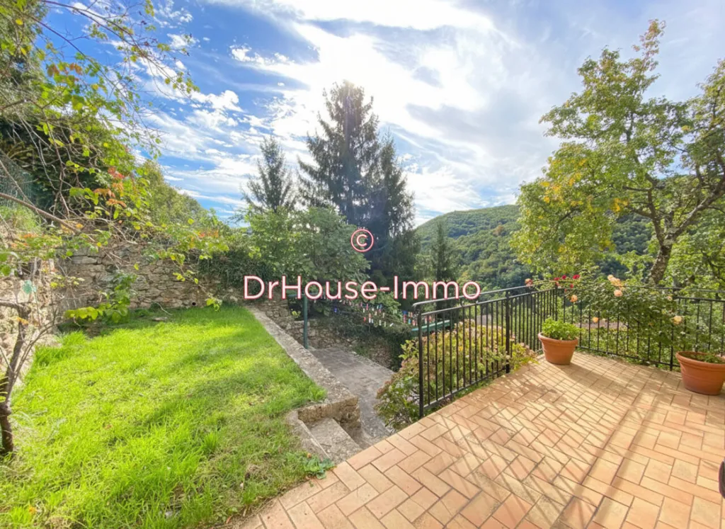 Aed - Charming House with Terrace in Burzet