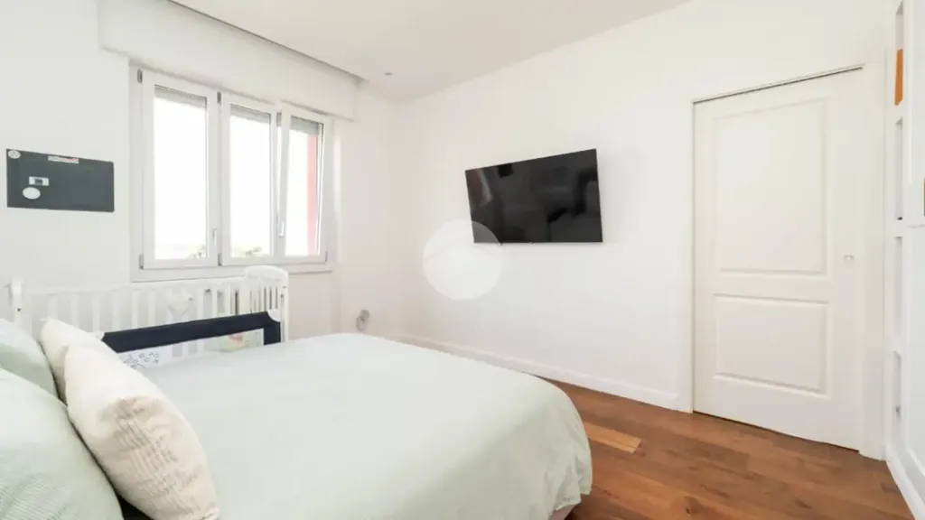 Chambres - Fully Furnished Triplex with Balcony in Pero