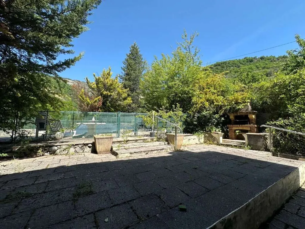 Jardin - Maison au Calme avec Piscine près de Valberg