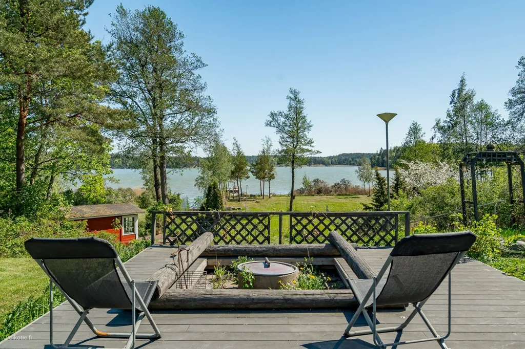 Terrasse - Beachfront House with Private Shore in Hirvensalo