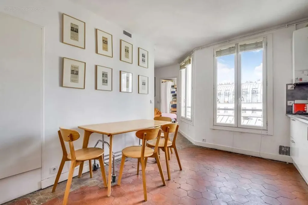 Dining Room - Sunlit 2-3 Room Apartment in Marais