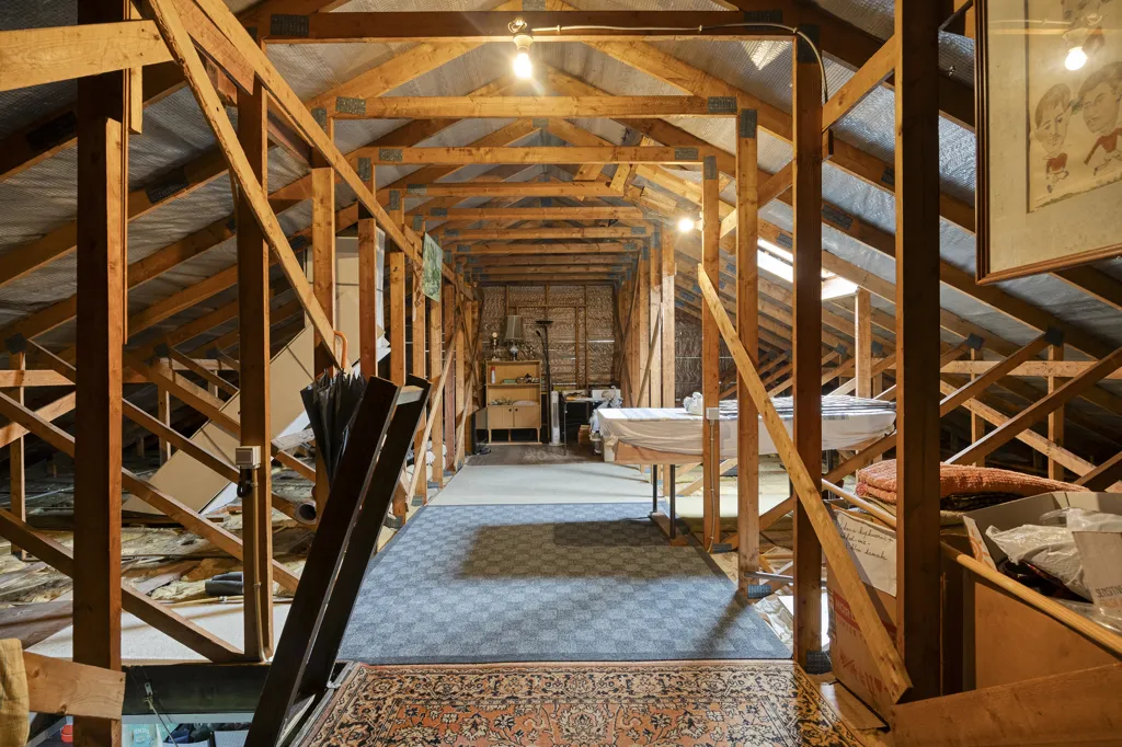 Rooms - Open Building with Expansion Potential in Ekeren