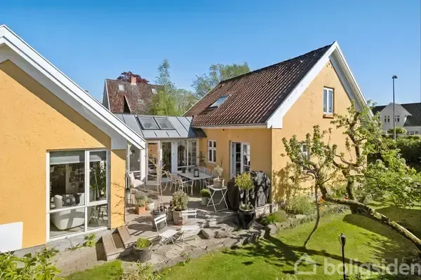 Aed - Villa with Terraces in Historic Hillerød