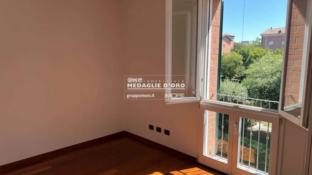 Pièces - Elegant Apartment with Terraces in Modena
