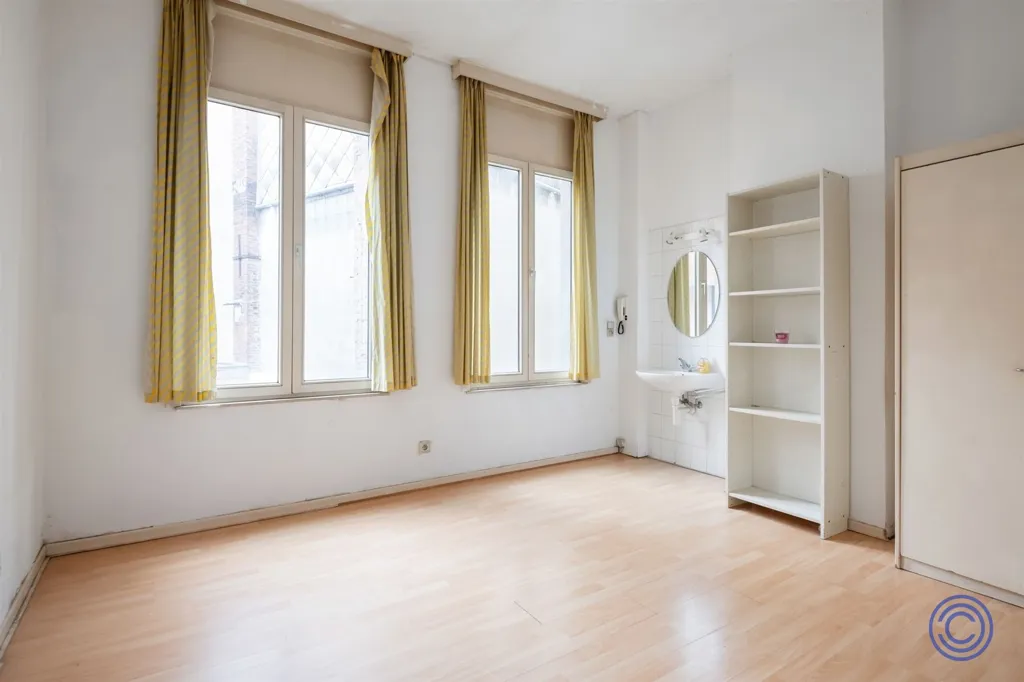 Pièces - Maison Authentique avec 5 Chambres à Anvers