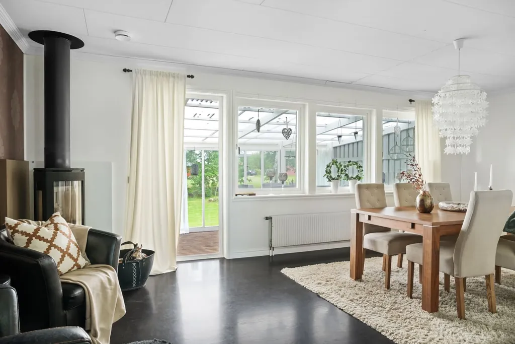 Salle à manger - Charming Villa with Garden in Lantligt Setting