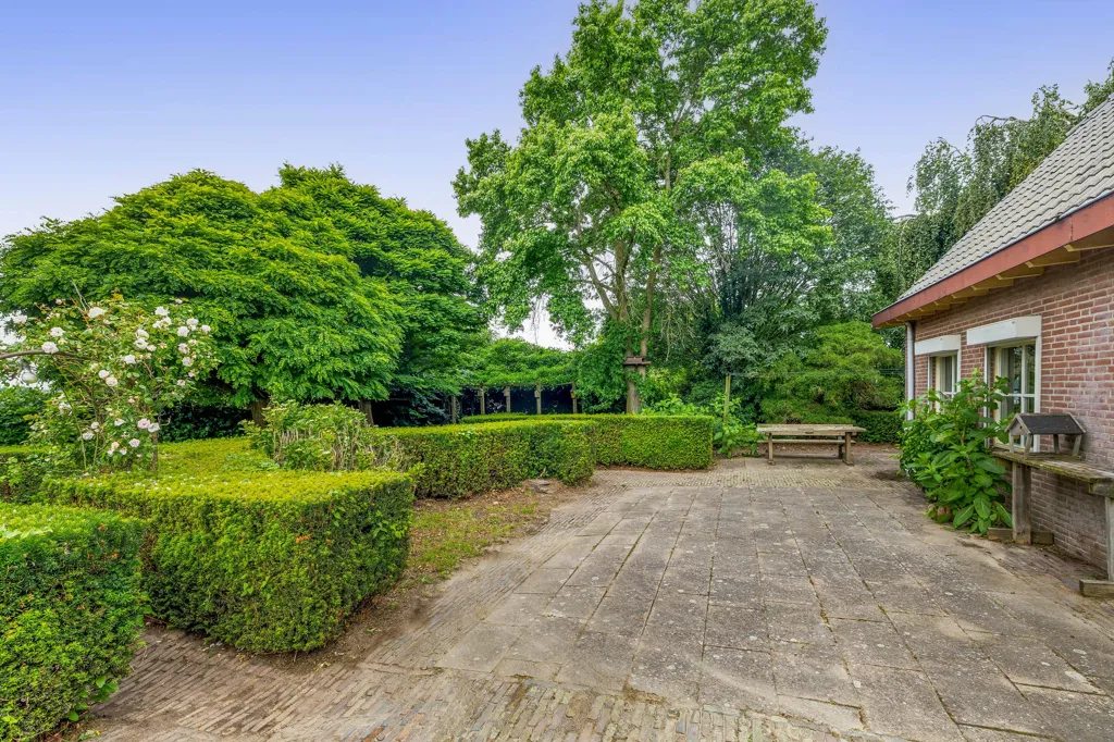 Aed - Villa with Stables in Ewijk