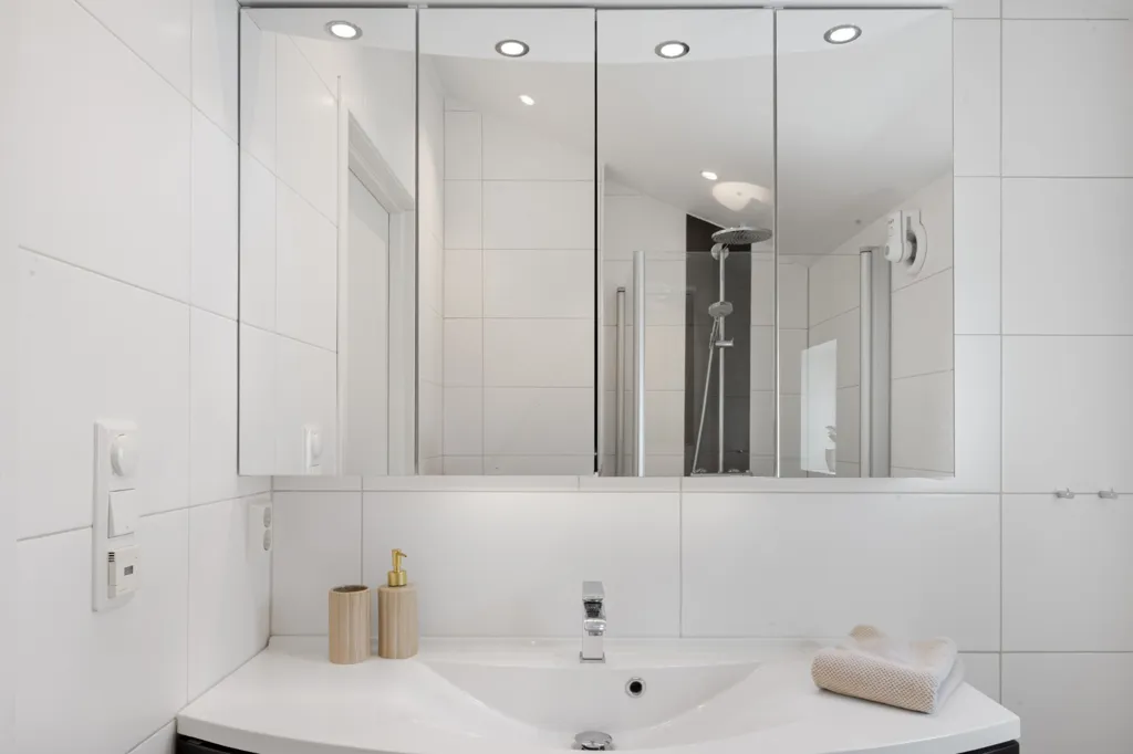 Salles de bain - Family Home with Corner Plot in Tasta/Vardeneset