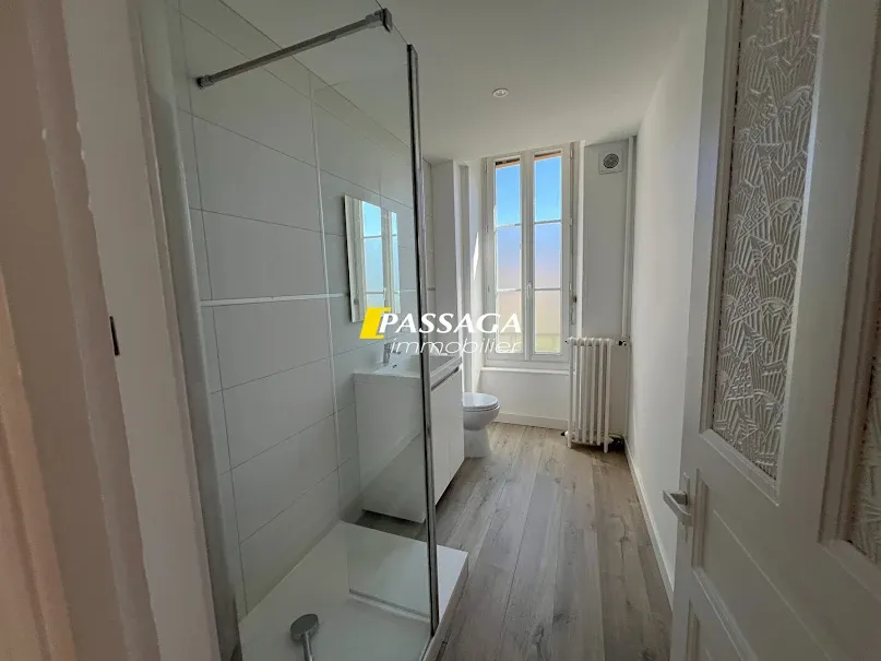 Vannitoad - Traversant Apartment with Parquet in Rodez Centre