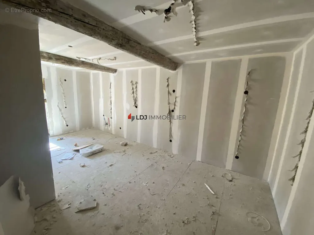 Pièces - Immeuble de Caractère en Rénovation avec Terrasse à Perpignan