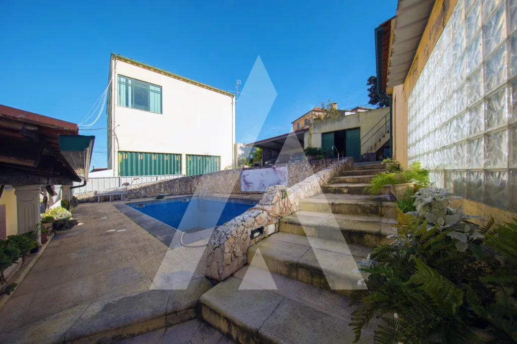 Bassein - House with Commercial Space in Figueiró do Campo