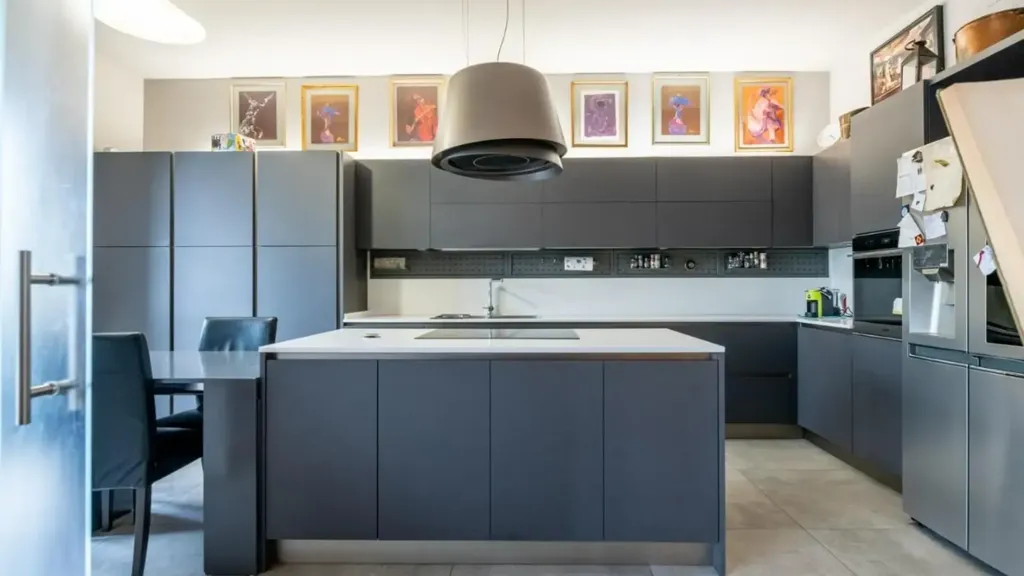 Cucina - Luxury Apartment with Balcony in Pisa