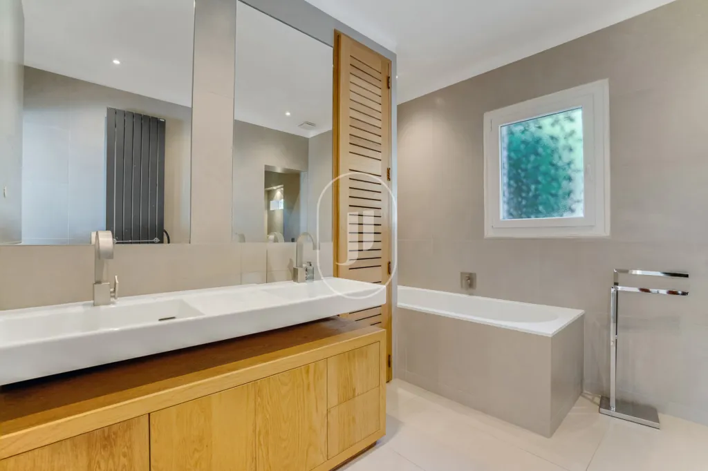 Salles de bain - Villa avec Vue Mer et Piscine à Sainte-Maxime