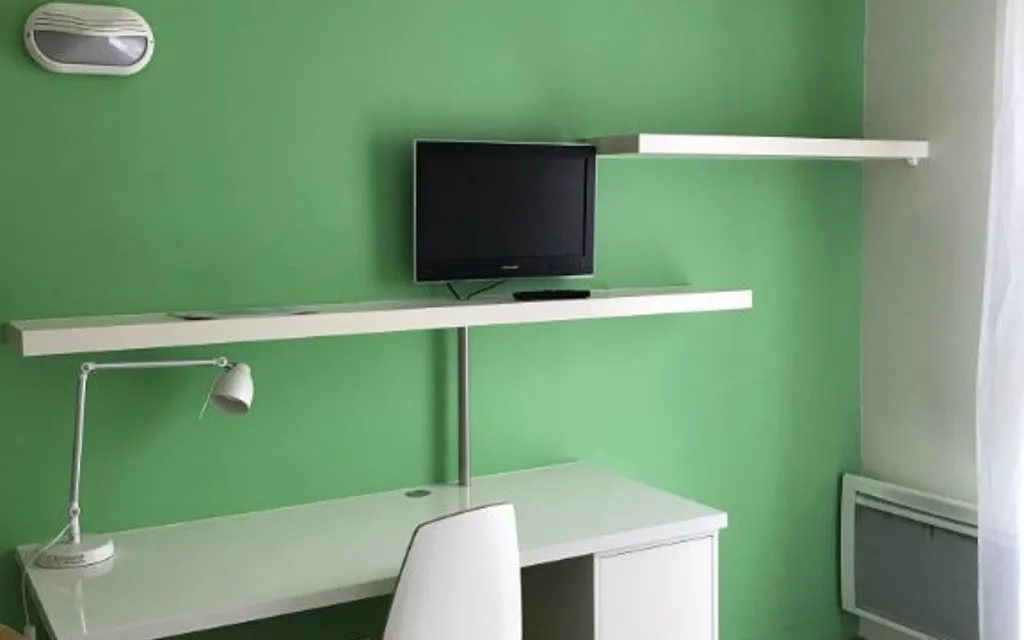 Kabinet - Meubled Studio with Parking in Compiègne
