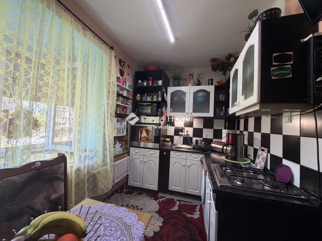 Cucina - Ground Floor Flat with Private Parking in Devecser