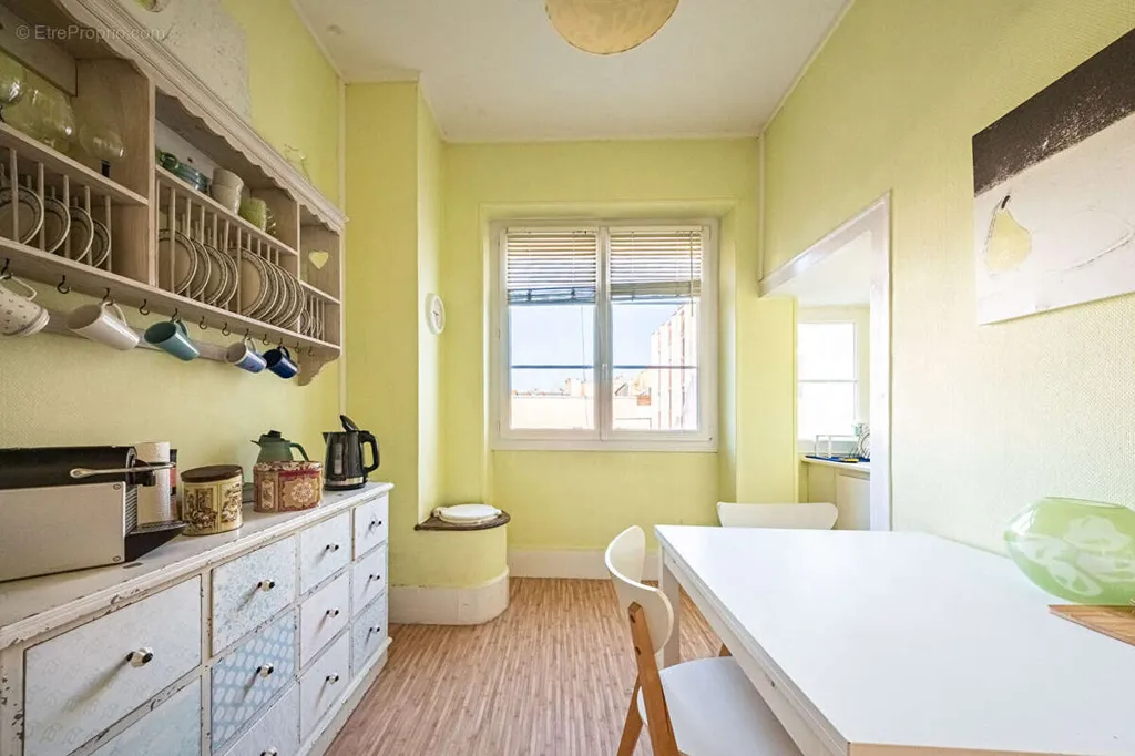 Salle à manger - Appartement de Charme en Résidence des Années 30 avec Balcon