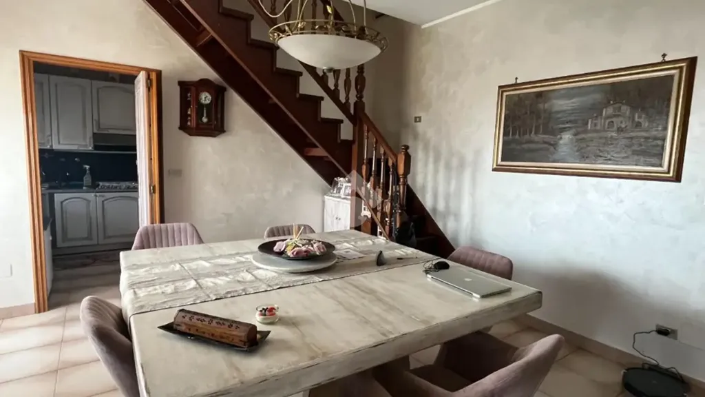 Söögituba - Apartment with Terrace in San Maurizio Canavese