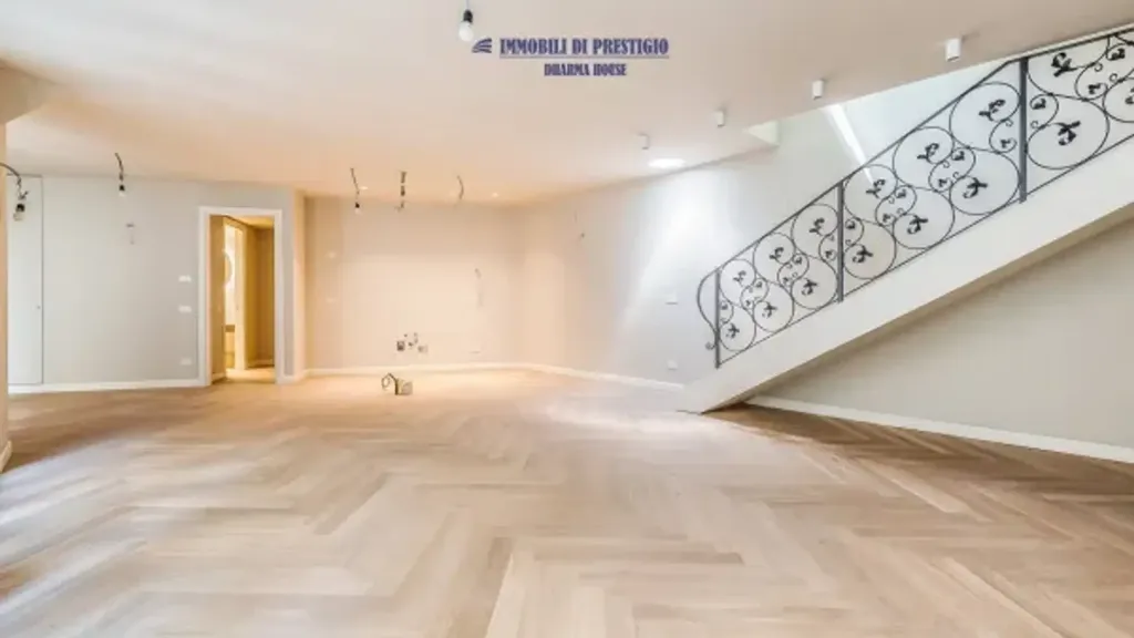 Elutuba - Retrofitted Attico with Terraces in Milan