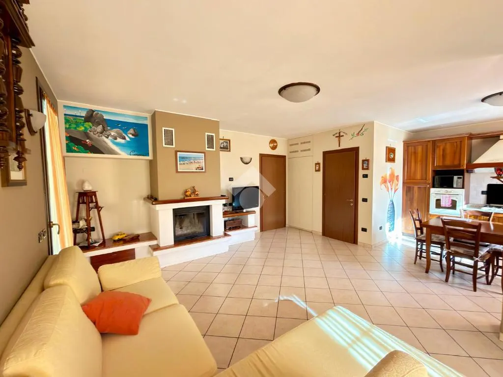 Séjour - Corner Semi-Detached Villa with Garden in Castel Goffredo