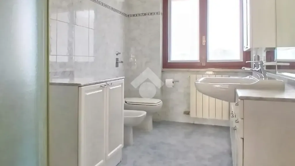Salles de bain - Triplex with Balconies in Cassano D'Adda