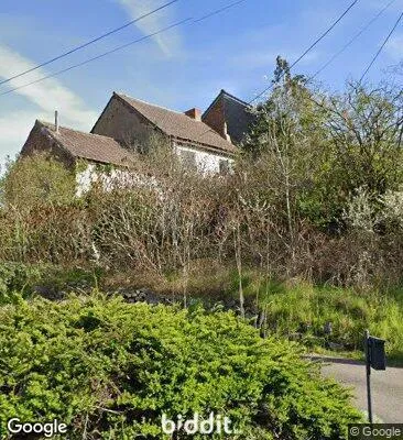 Extérieur - Maison à Rénover avec Jardin dans un Cadre Vert à Sambreville