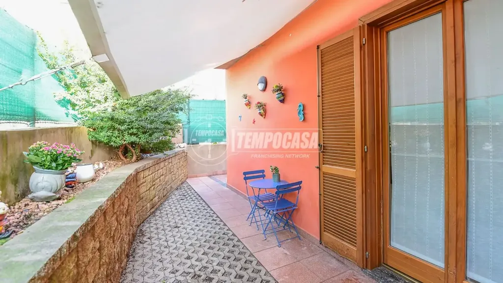 Terrace - Bilocale with Garden and Box in Cantù