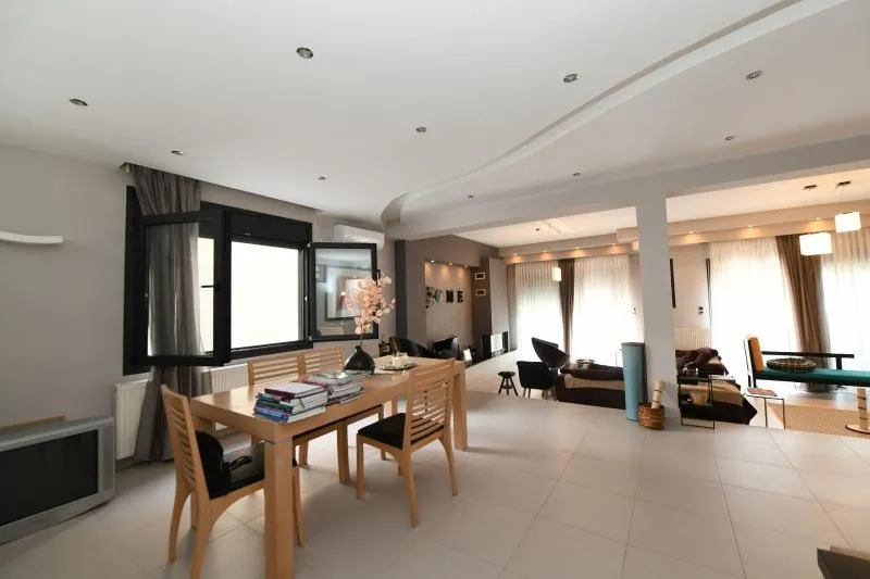 Salle à manger - Three-Bedroom House with Garden in Kallithea, Serres